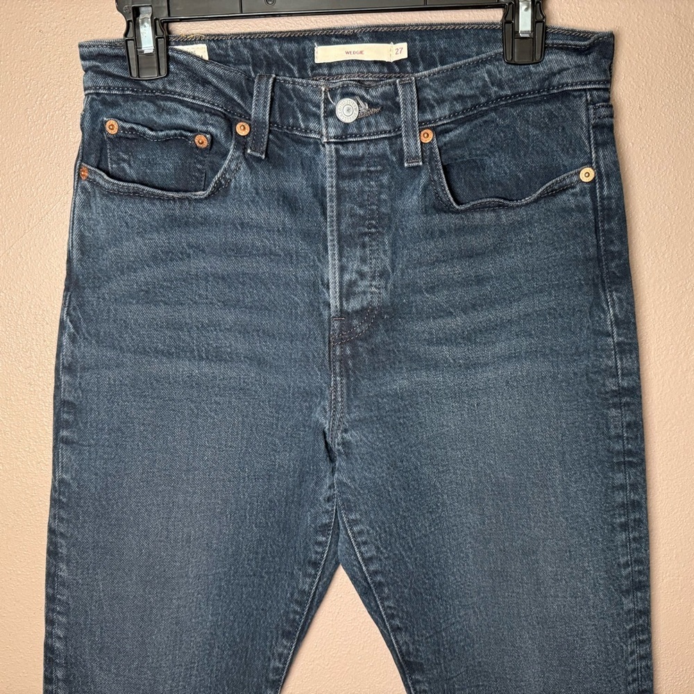 Levi's Wedgie Straight Leg Jeans in Leisure Time Tonight Size 27 Classic Denim - Picture 6 of 16